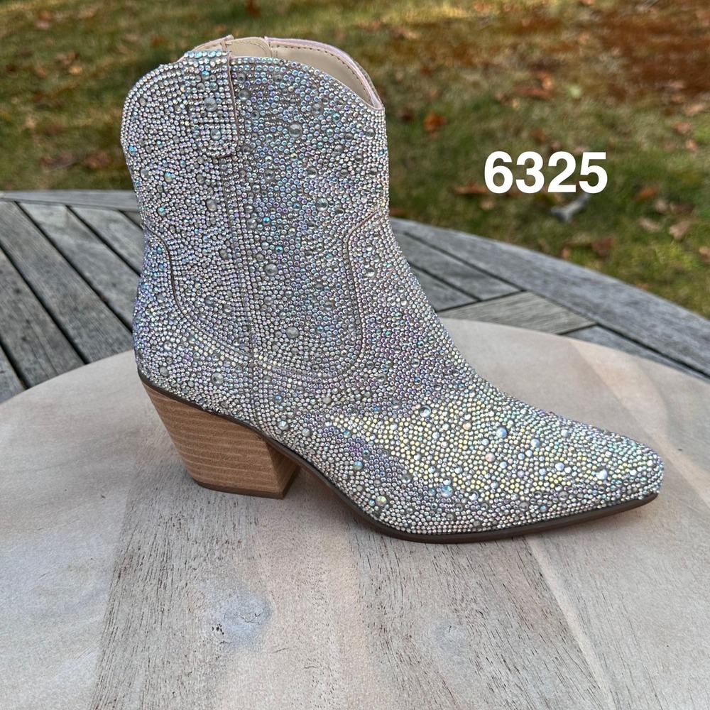 Matisse Shayne Rhinestone Western Boots Women 8M Silver Iridescent Cowboy Ankle